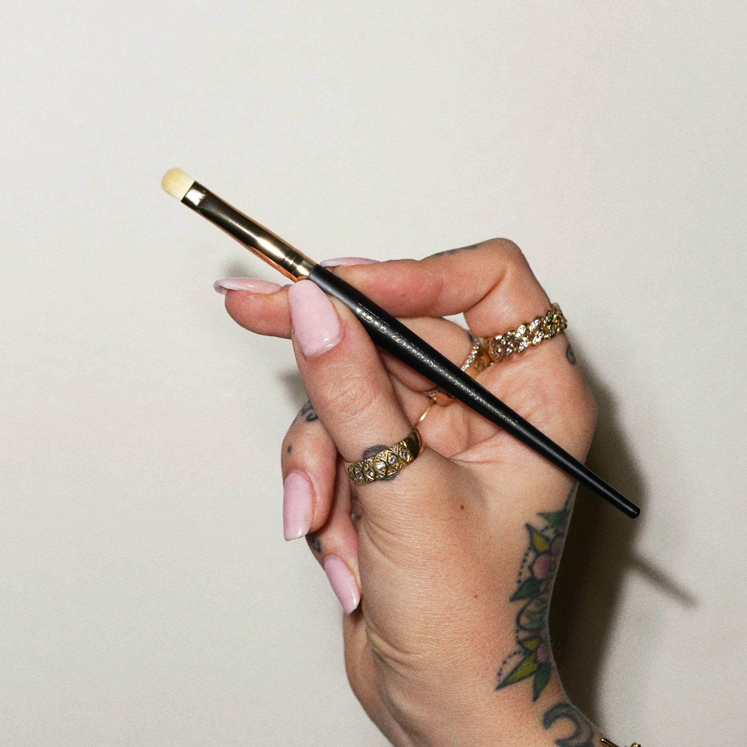 225 Precise Eyeshadow Packer Brush - Image 2